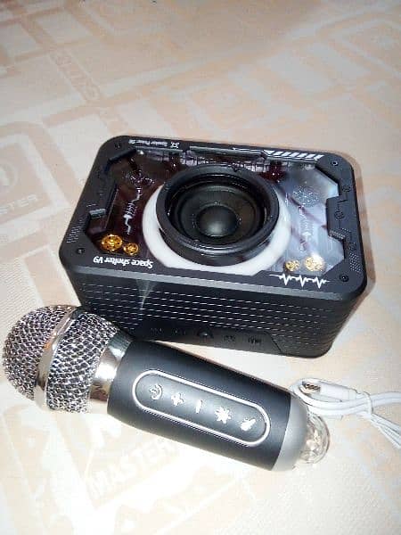 Space Capsule v9 speaker 0