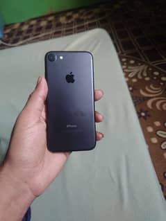 iphone 7 10/10 condition only Rs 14k