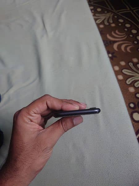 iphone 7 10/10 condition only Rs 14k 4