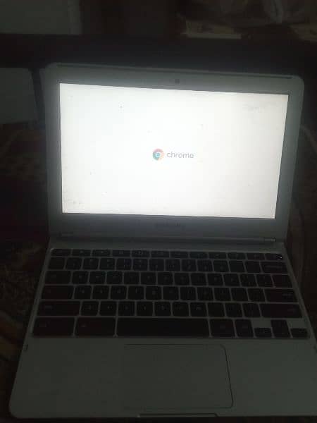 samsung chormebook 2 GB RAM 16 GB ROM with charger 5