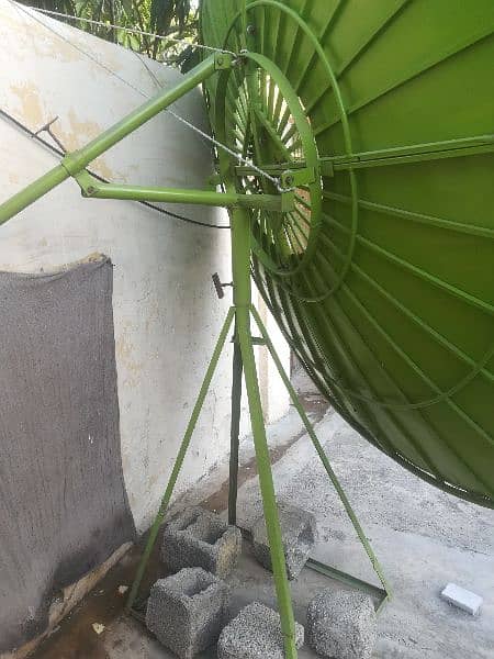 8 feet good condition dish anteena 4