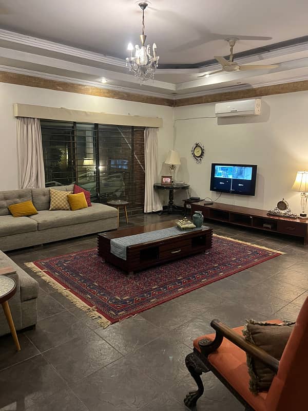 Fully furnished 3 bed ground floorof 1.5 kanal available for rent at Cavalry ground. 2