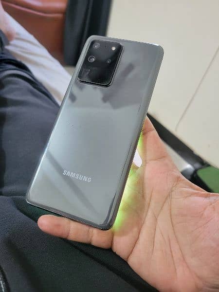 Samsung s20 ultra uper wala sirf touch miss ha baqi pira ok 95% 6