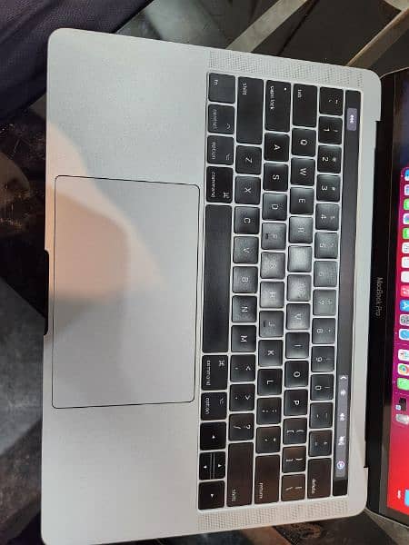 macbook pro 2017 touch bar 1