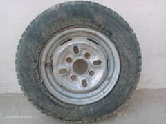 Car tyre and rym