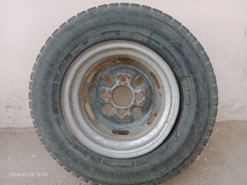 Car tyre and rym 2