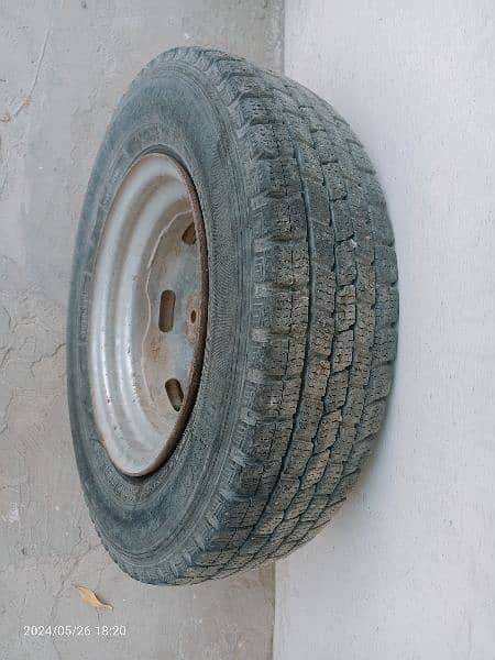 Car tyre and rym 3
