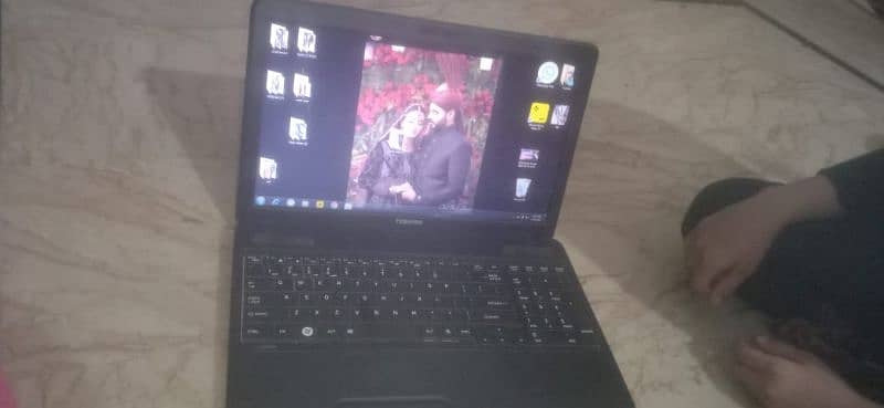 TOSHIBA SATELLITE AMD WITH GRAPHICS CARD 2