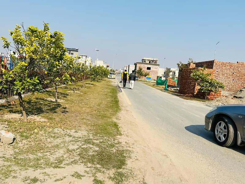 5 Marla Full Paid Ideal Location Plot For Sale in Diamond Block Park View City Lahore 3