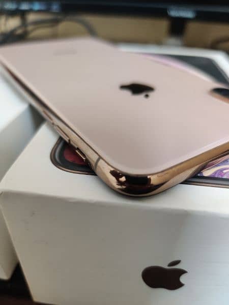 iPhone XS Max 256GB With Box 3