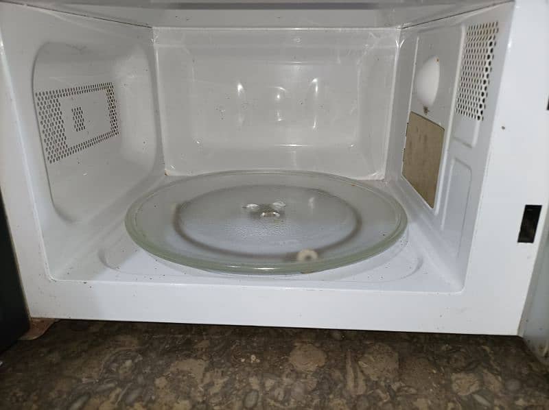 Dawlance microwave oven 8