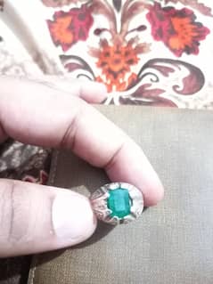 Emerald Sawat Ring