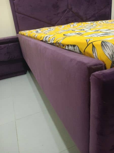valvet bed available 3
