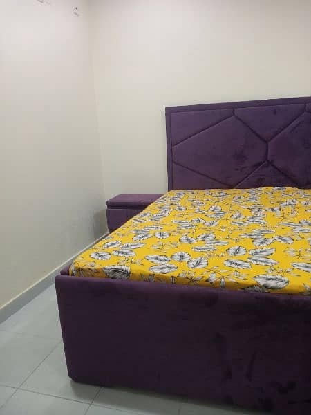 valvet bed available 4