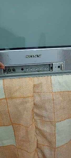 SONY 21 INCH FLAT SCREEN TV 2