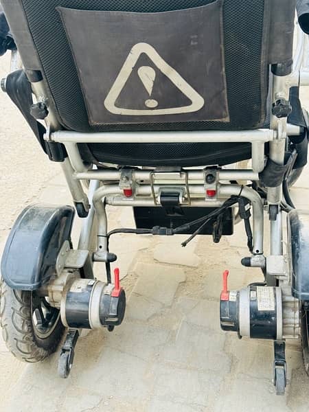 briefcase model electic wheelchair 4