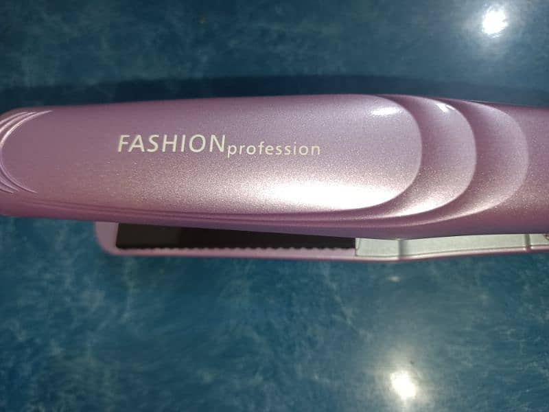 west point hair straightener in  good condition 4