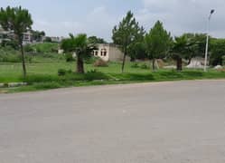 Corner Boulevard Plot For Sale On Very Ideal Location 0