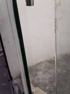 used Shop door mirror size 8/7 mirror 12mm ,All ok hai Door lock bhi h