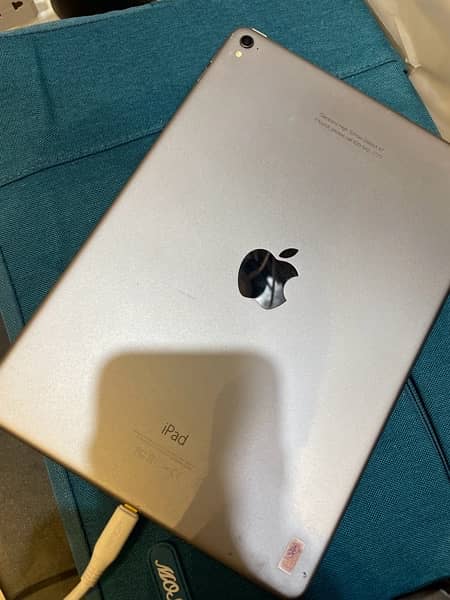 IPAD Pro 9.7 32gb with pencile 2