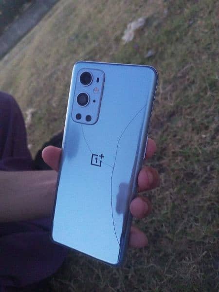 Oneplus 9pro 12/256 Good condition just back crack 4