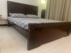 King size bed with mattress 0