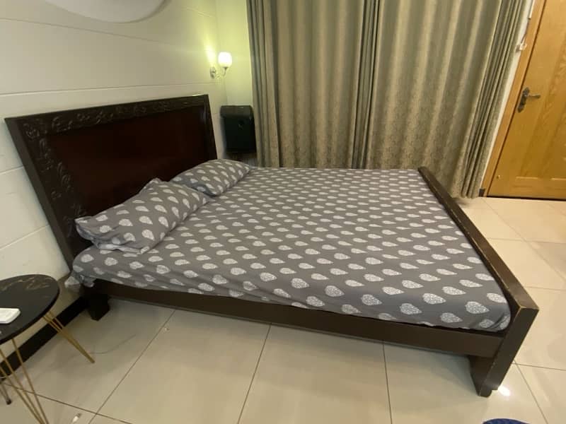 King size bed with mattress 4