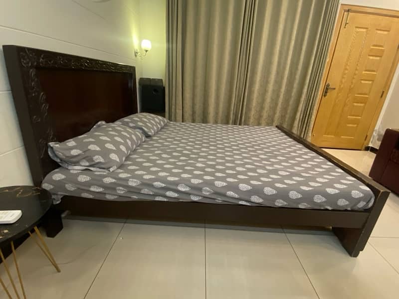 King size bed with mattress 6