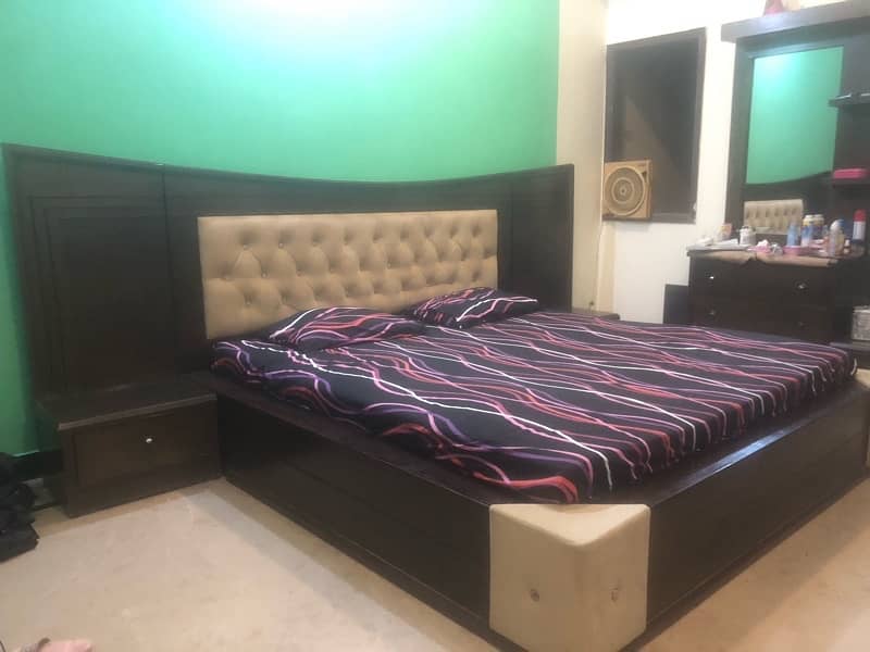 Complete Bedroom Set in Good Condition 1