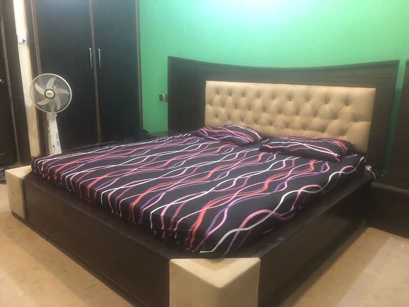 Complete Bedroom Set in Good Condition 5