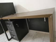 Office fruniture Executive table and 2 work stations 0
