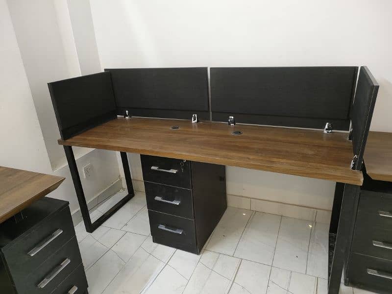 Office fruniture Executive table and 2 work stations 4