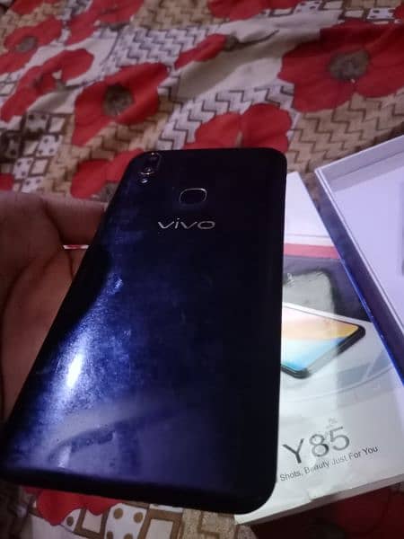 vivo y85A with box and original charger 4/64 1