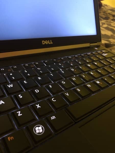 Dell Latitude E6220 1