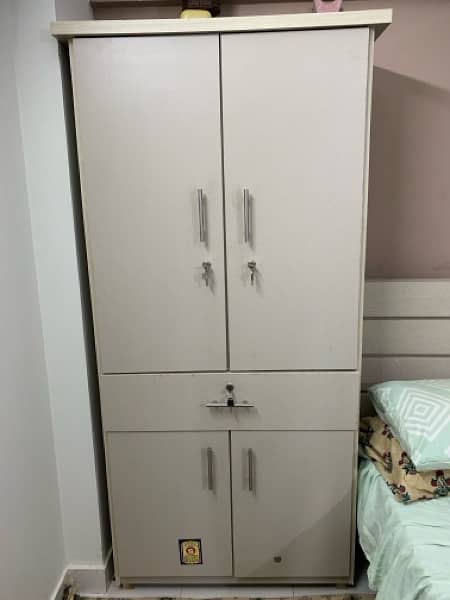 wardrobe in Excellent condition 0