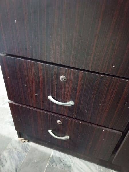 2 door cupboard with 2 drawers 4