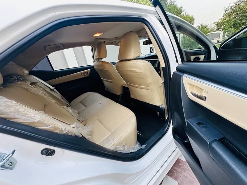 Toyota Altis Grande 1.8 2023 Beige Interior 8