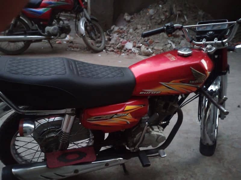 Honda CG125 Red 3