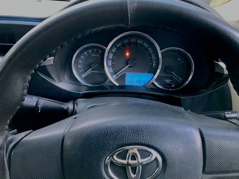 Toyota Corolla GLI 2014 Automatic  (New Shape) 9