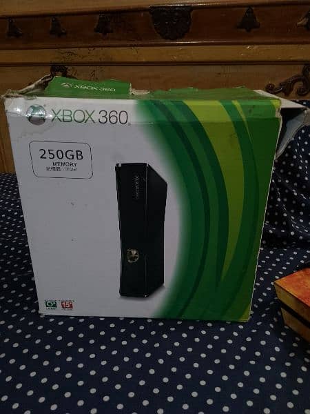 Xbox 360 slim 250GB 8