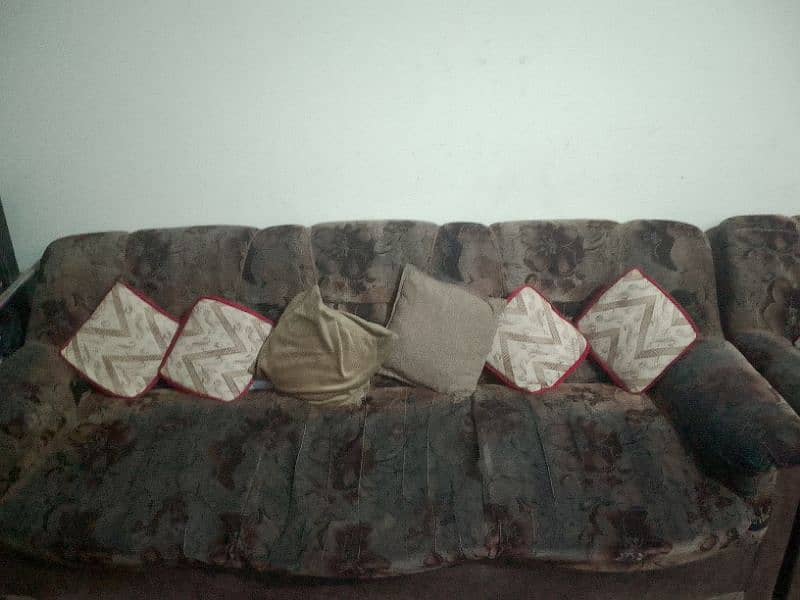 Sofa-in good condition 0