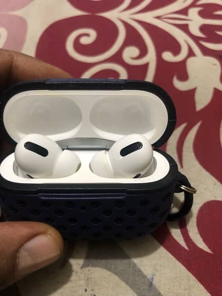 Airpod with cover 3