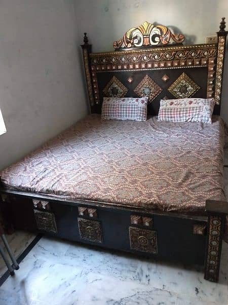 Good condition   double wooden bed 2