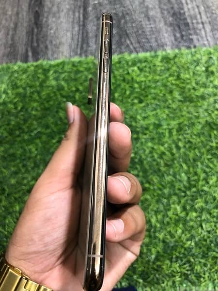 iPhone xsmax Pta approved box and phone Gold colour 2