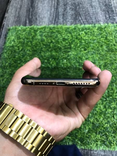 iPhone xsmax Pta approved box and phone Gold colour 5