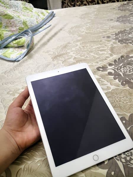 iPad 5 gen 32gb 0