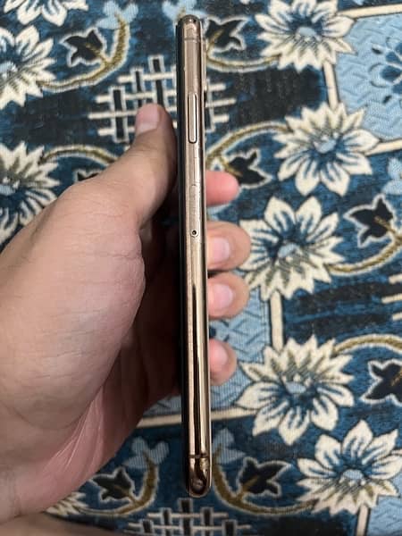 iphone xs max 512 gb pta approve 80 battery health 10/10 condition 4