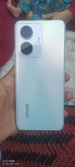 vivo y55 for salr 10 by 10 pta approved with box and charger