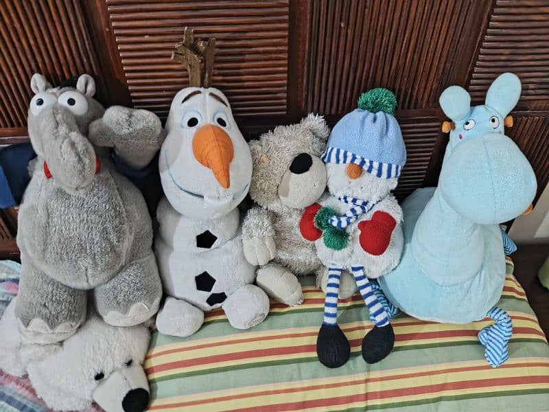 set of 6 stuffed toys. . decently used 2