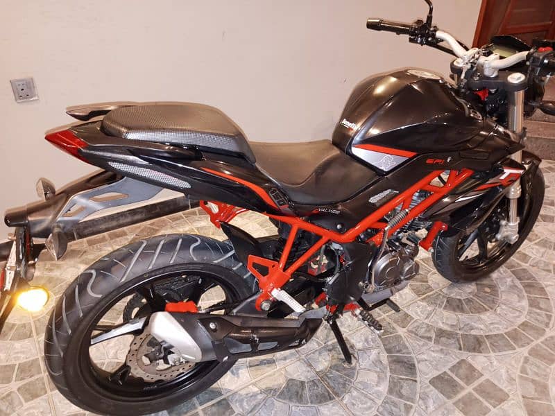 I want to sell My Benelli TNT 150i Model 2021 4